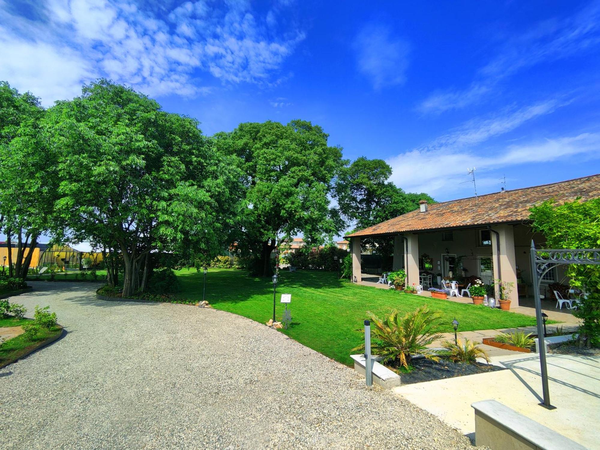 Bed and Breakfast Garda Relais Antica Romelia Монтикьяри Экстерьер фото