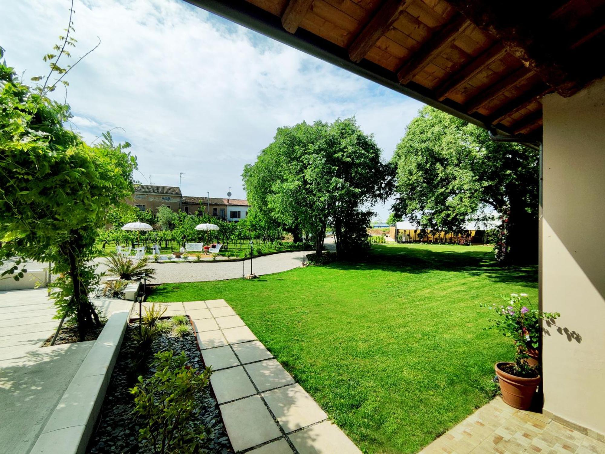 Bed and Breakfast Garda Relais Antica Romelia Монтикьяри Экстерьер фото